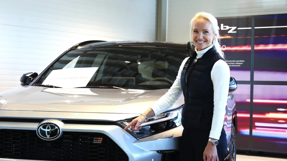 "Vi har en bil för alla" säger Emilie Crusell som är bilförsäljare på Bilvalet på Gotland. På bilden syns Toyota RAV4, en av Bilvalets populäraste bilar. 