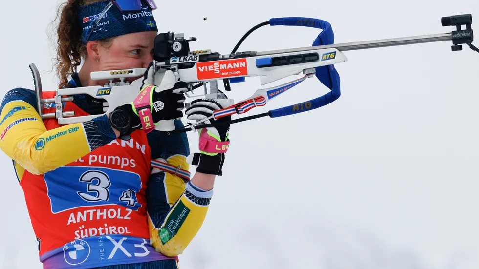 Hanna Öberg under damstafetten som Sverige vann efter stor dramatik.