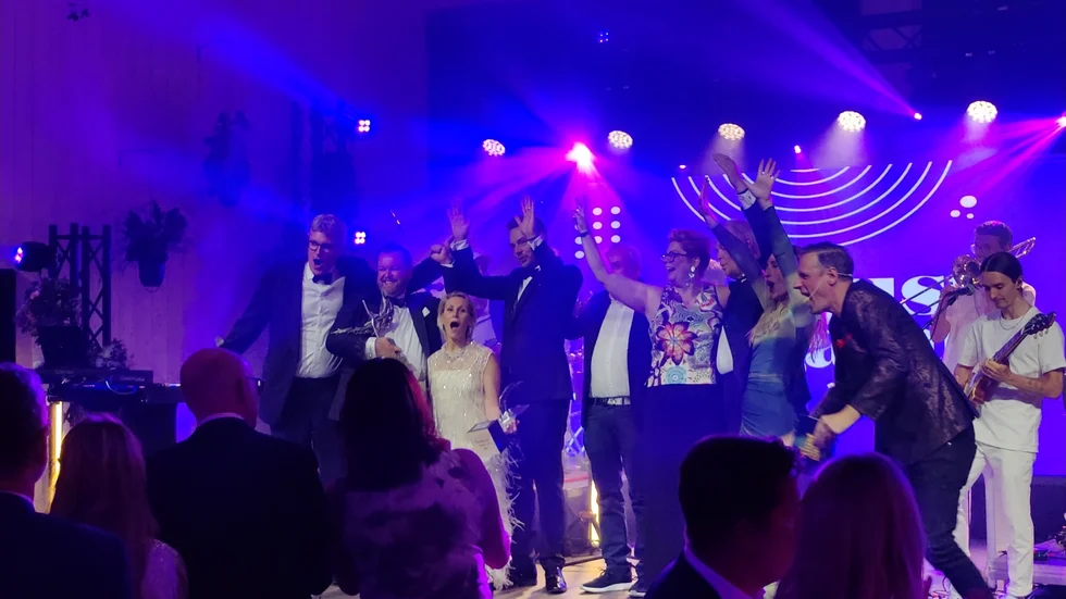 Alla vinnare på Tjustgalan 2024 står tillsammans på scen.