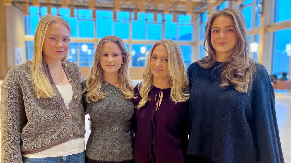 Siri Billing, Nora Nyberg, Tyra Lundström och Klara Bredin är med i Anderstorpsgymnasiets studentkommitté. 