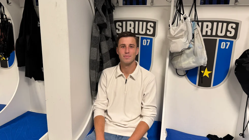 Filip Olsson på sin plats i omklädningsrummet.