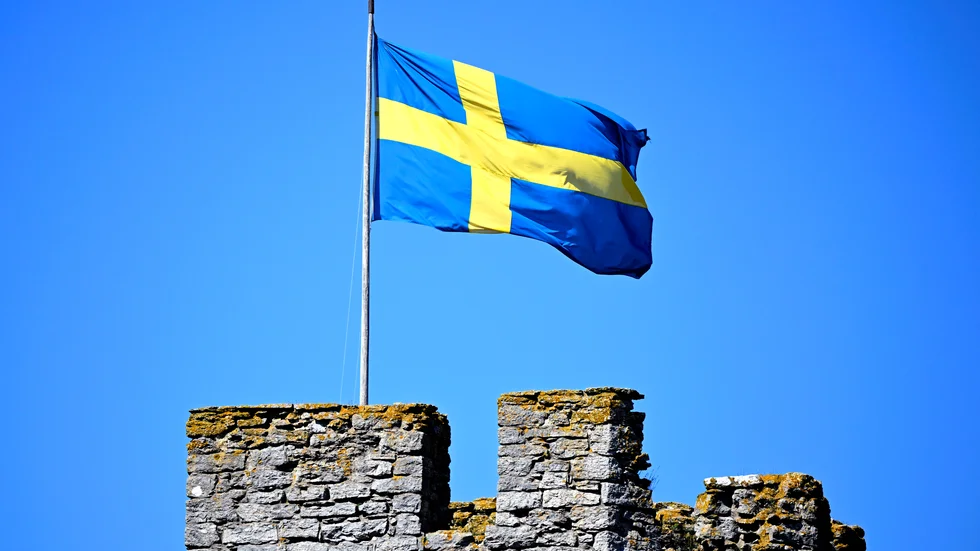 Idag vajar den svenska flaggan högst upp på många flaggstänger i vårt land. Det finns saker att minnas, saker att ära och saker att avråda från, skriver Widar Andersson med anledning av det flaggtäta Sverige denna 6 november. 