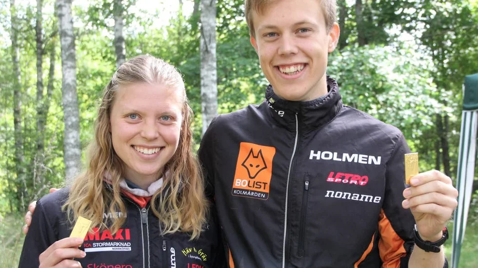 Guldvinnare. Malin Leijon Lind och Oskar Leinonen spranh hem de ädlaste DM-valörerna i Linköping.