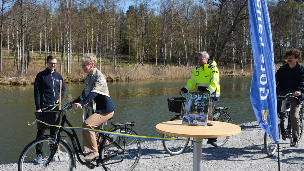 Snabb. Landshövding Elisabeth Nilsson kapade målsnöret först av alla strax före Henrik Löfgren från NCC.