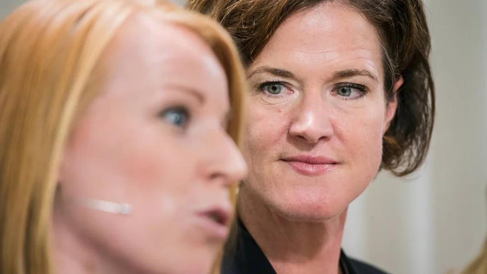 I som här inträden. Annie Lööf och Anna Kinberg Batra vill tillsammans med kollegorna i KD och L införa "Inträdesjobb". Frågan är om de arbetslösa vill träda in?