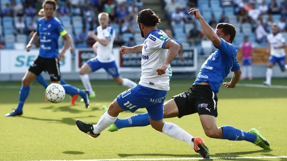 Christopher Telo hotade på sin vänsterkant.
