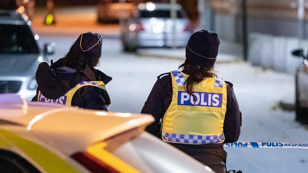 "Genom en riktad satsning på att höja polislöner gör vi det mer attraktivt att vara polis och för att få fler poliser ut i yttre tjänst", skriver representanter för KD, som pekar ut 