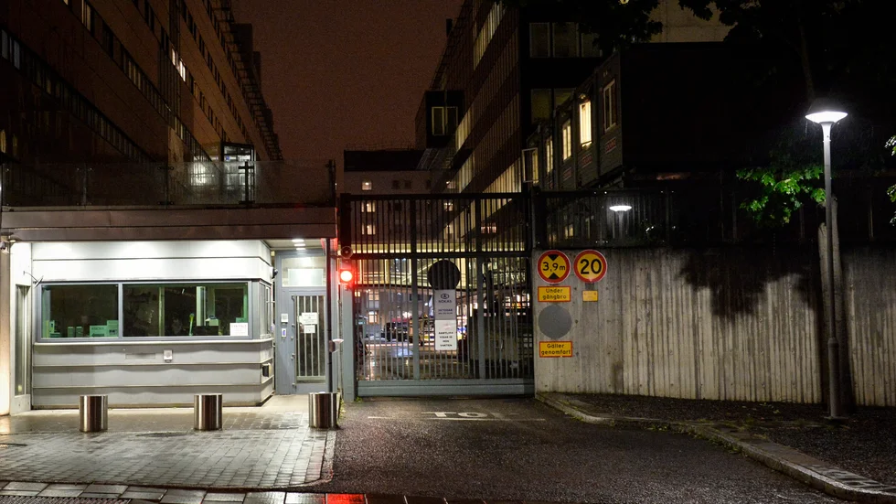 Mordmisstänkte Anders Eberhardt och åklagare Marina Chirakova, som leder utredningen, har tidigare varit arbetskollegor på Kronobergshäktet.