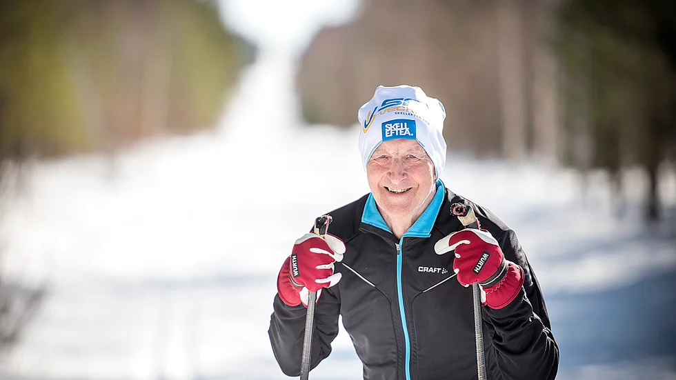 Skidåkning, tennis och löpning är ständigt återkommande aktiviteter i Curt Anderssons liv. 