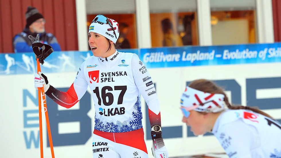 Charlotte Kalla och Ebba Andersson (i förgrunden) startar i Ruka.
