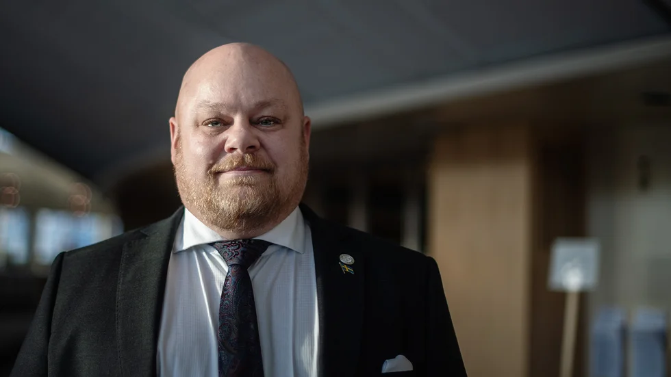 "Nu står vi med en grop mitt i centrum och vet inte riktigt vad de ska bli av det", säger Eric Palmqvist (SD). 