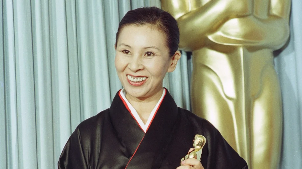 Emi Wada holds Oscar she received for achievement in costume design for movie