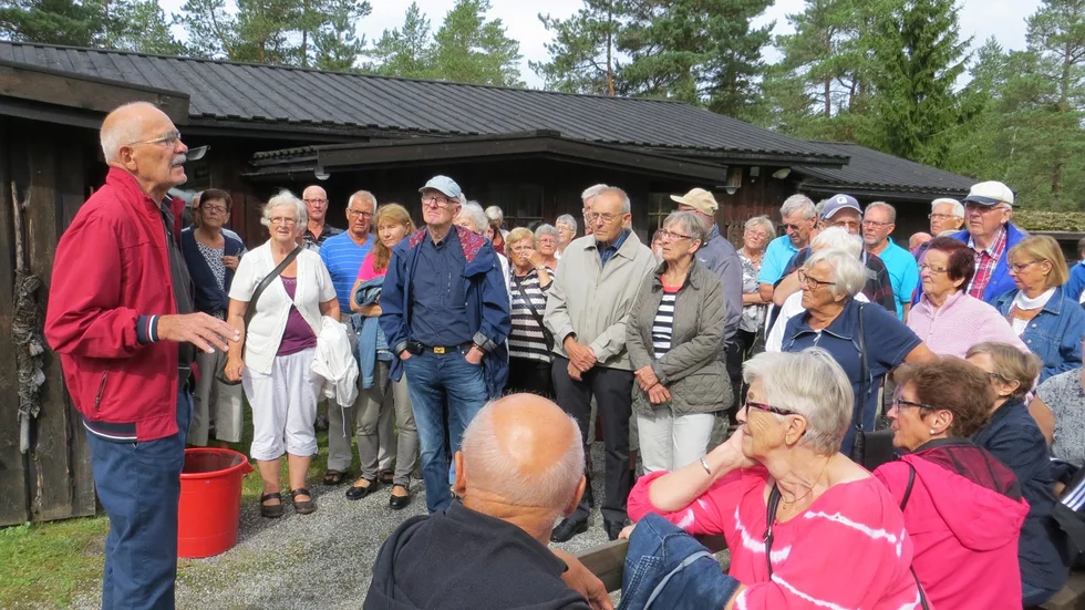 Guidade. Pentti Kronqvist guidade gruppen på Nanoq museum.