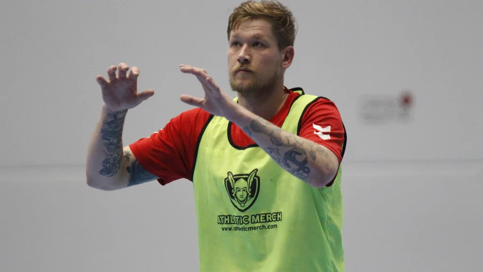 Markus Stegefelt var nyligen i Stiga Sports Arena och hjälpte till på HK Eskils träning.