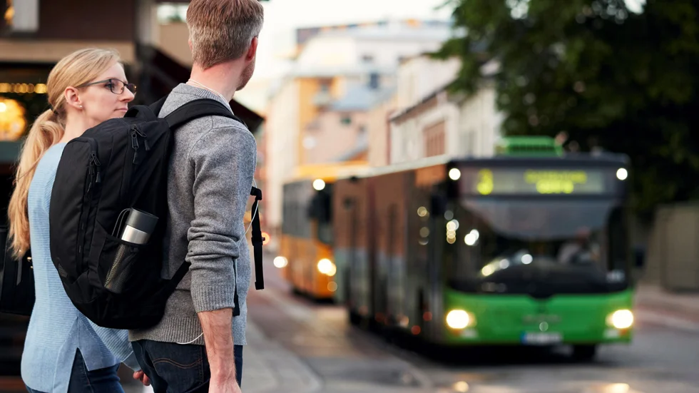 Nu går de gröna stadsbussarna genom Rosendal.