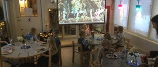 Tjusig nobellunch för barnen på Kullens förskola • Delade ut diplom och viktiga medaljer