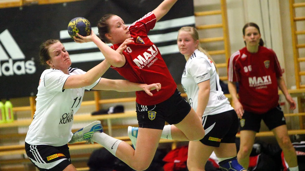 Johanna Sköld gjorde comeback i EHF-tröjan mot Örebro. Här ser vi henne i en match för nio år sedan, 2012, hemma mot Avesta.