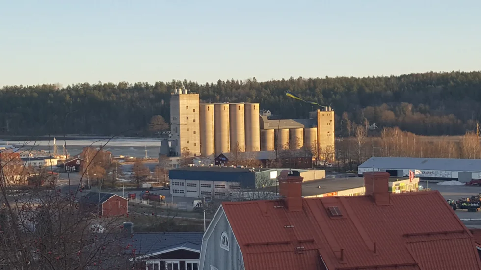 Det finns flera möjliga användningsområden för platsen där silon står i Gamleby. Men först ska den rivas.
