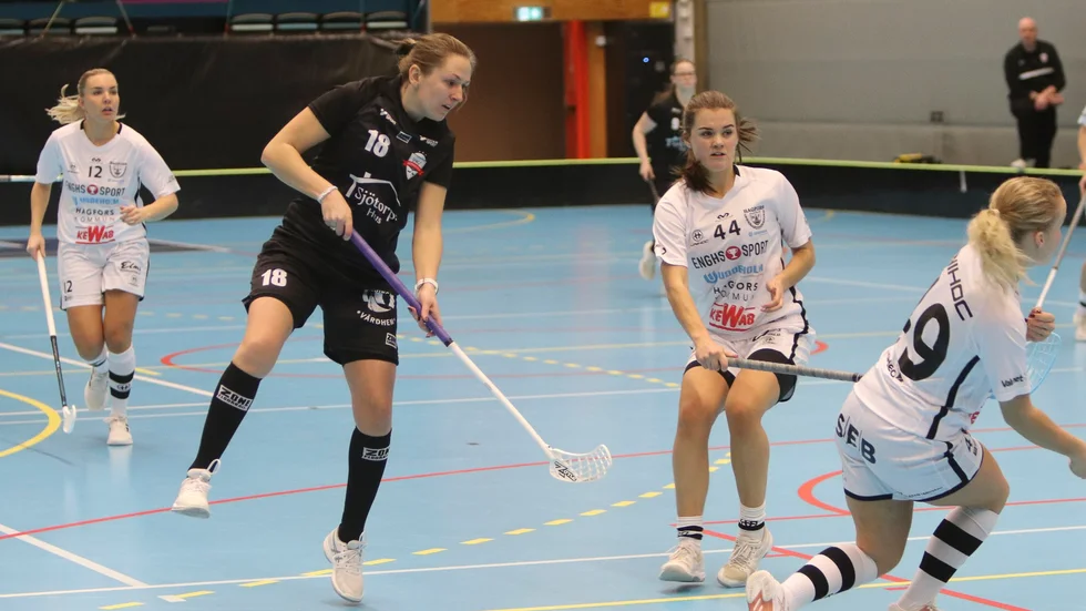 Linda Englund gjorde FBC:s första mål - ett konstmål på volley. Sedan gjorde hon två mål till i segermatchen mot Hagfors.