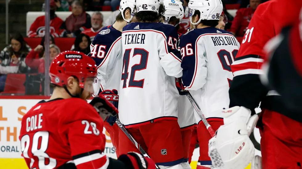 Spelarna i Columbus Blue Jackets firar efter att Emil Bemström gjort 1–0.