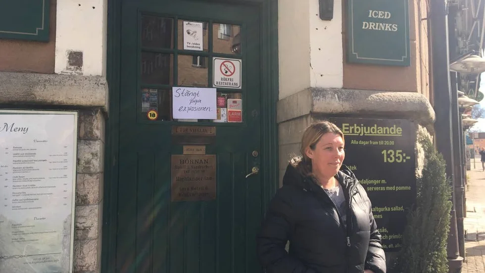 Till och med restaurangen Highlander Inn och hotell Hörnan som ligger på andra sidan Gamla Rådstugugatan fick sju fönsterrutor krossade och var tvungna att hålla stängt på söndagen. "Det var glassplitter i hela restaurangen",, säger Anne-Sofie Bredin