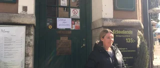"Bomb sprängde bort golvet"