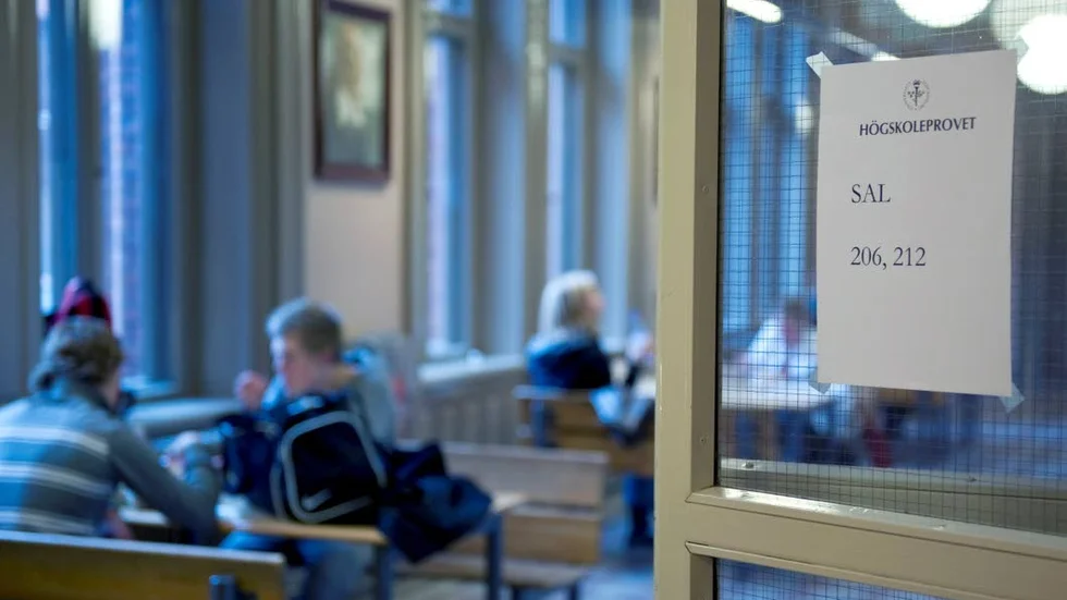 Tre personer är häktade misstänkta för att ha sålt svaren till högskoleprovet.