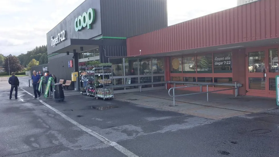 30 juli. Tidigt på söndagsmorgon rånades Coop på Fjärilsgatan, på Risängen.