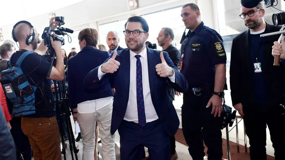 Jimmie Åkesson har kanske inte så mycket formellt inflytande på politiken. Det trivs han nog med. Informellt styr han ju det mesta.