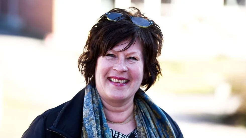 En självklarhet. Socialrådet Riitta Leiviskä-Widlund är mån om att de äldre ska kunna följa vinterspelen.