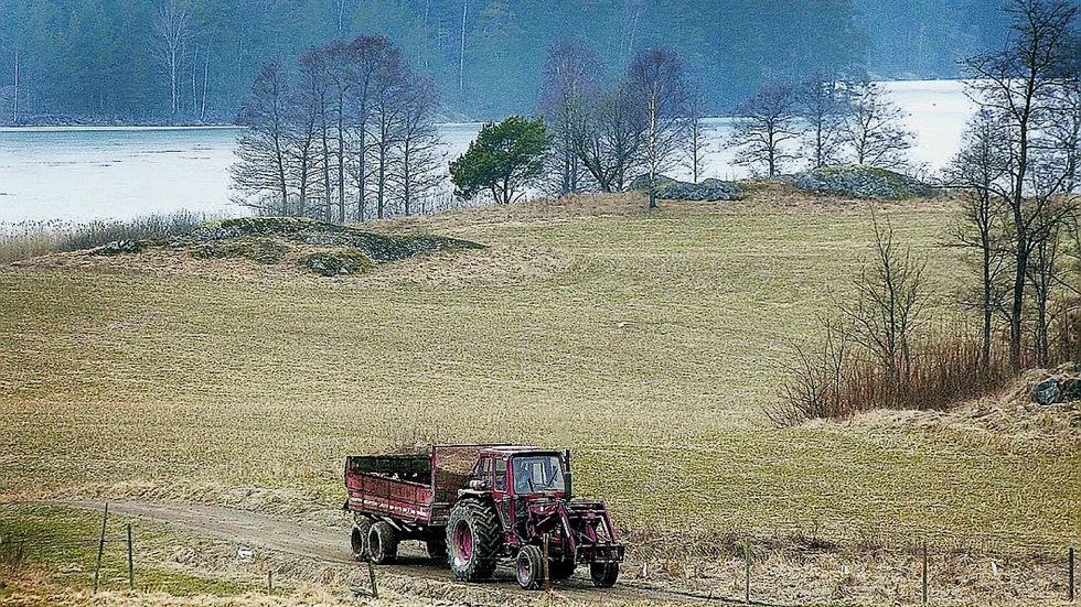 Det är ganska så torrt i markerna, en veckas fortsatt torka kan leda till torkskador på vissa av lantbrukarnas grödor.