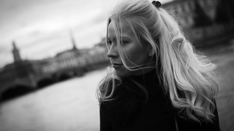 Amanda Björkholm, från Finspång, släpper på fredag sin första singel. "Sober" handlar om en period i livet när Amanda inte mådde bra och hur hon hittade tillbaka.