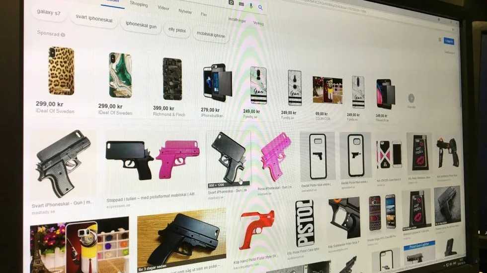 På Internet finns det mängder av sidor där man kan beställa mobilskal i form av en pistol.