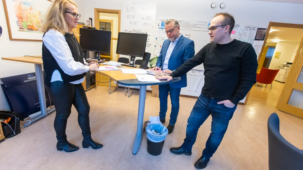 Lotsen ska leda företagen rätt. Anna Broström, Viktor Kåreborn och Björn Markinhuhta är involverade i arbetet kring kompetenslotsen. Markinhuhta är dock inte inblandad i samarbetet med Boden, utan bara inom Luleå kommun.