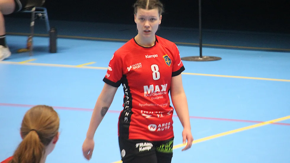 Nora Sagström gjorde flest mål när EHF föll i den jämna toppmatchen borta i Örebro.
