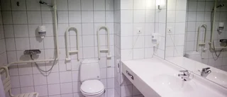 Kö till enda toaletten stressar – funktionsnedsatt vill bygga om garderob till badrum