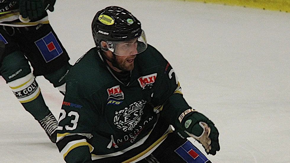 Jesper Bärgård gjorde ett tidigt ledningsmål för ESK i Örnsköldsvik. Och fick avgöra med 3-1 mot slutet i öppen kasse.