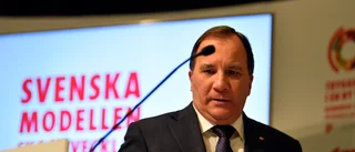 Här är de två framtiderna för Sverige som Löfven möter på första maj