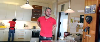 Volontärer på byns kafé ångar på