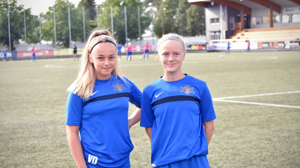 Villemo Dahlqvist och Thea Bergsten. Foto: Kent Vikström.
