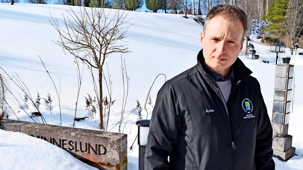 Stora förändringar. Aron Forsell är ägare av Skellefteå begravningsbyrå. Han konstaterar att sekularisering och utrikesfödda med andra traditioner innebär förändringar för branschen han är verksam i.