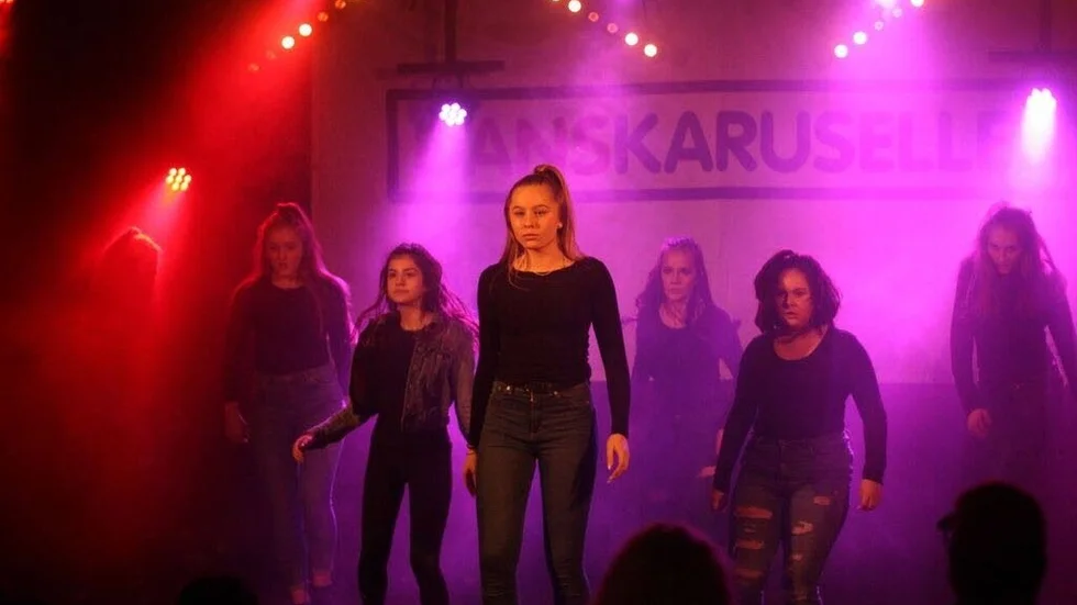 Stockholm Dance Team tävlar i Östergötland på grund av det alltför stora intresset på att vara med i tävlingen i Stockholm.