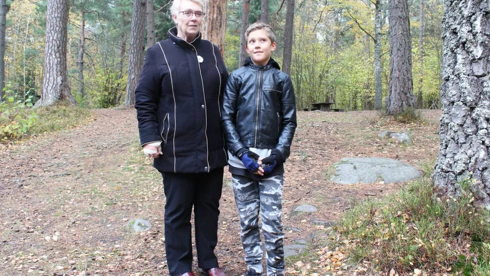 När Emilio på egen hand till slut hittade tilbaka till Tjalvegården var ingen kvar. Både lärare och elever hade gått till skolan för att äta lunch.