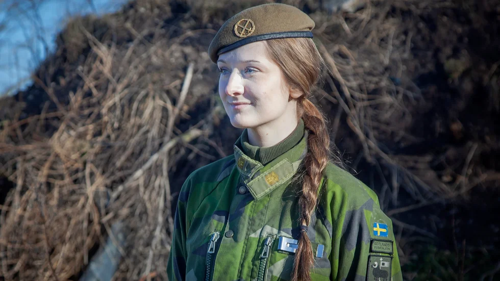 Hemvärnet har fått ett uppsving i hela landet med rekordmånga ansökningar under årets första månad. Fanny Hafdell, 23 år från Visby, är en av flera som gått med i Gotlandsbataljonen på senare tid.