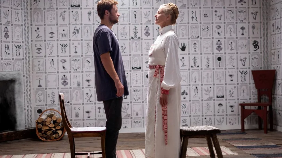


Midsommar. Scener ur filmen som inte imponerar på skribenten. 



