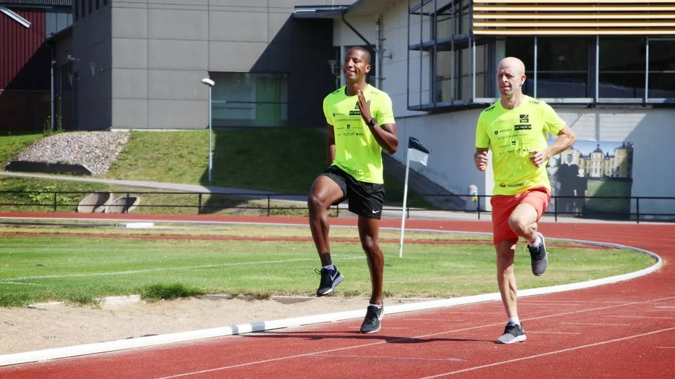 


För Henrik Nyrén och Robert Skoog är det både gemenskapen, men också tävlingen, i en stafett som lockar.



