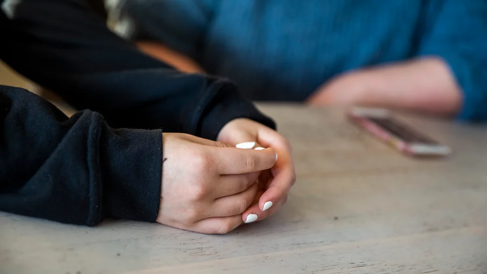 Enligt Friends är det två till tre elever i varje klass som blir utsatta för mobbning. "Barn vill inte berätta för vuxna", säger Anna-Carin Wettefors, sakkunnig på Friends.