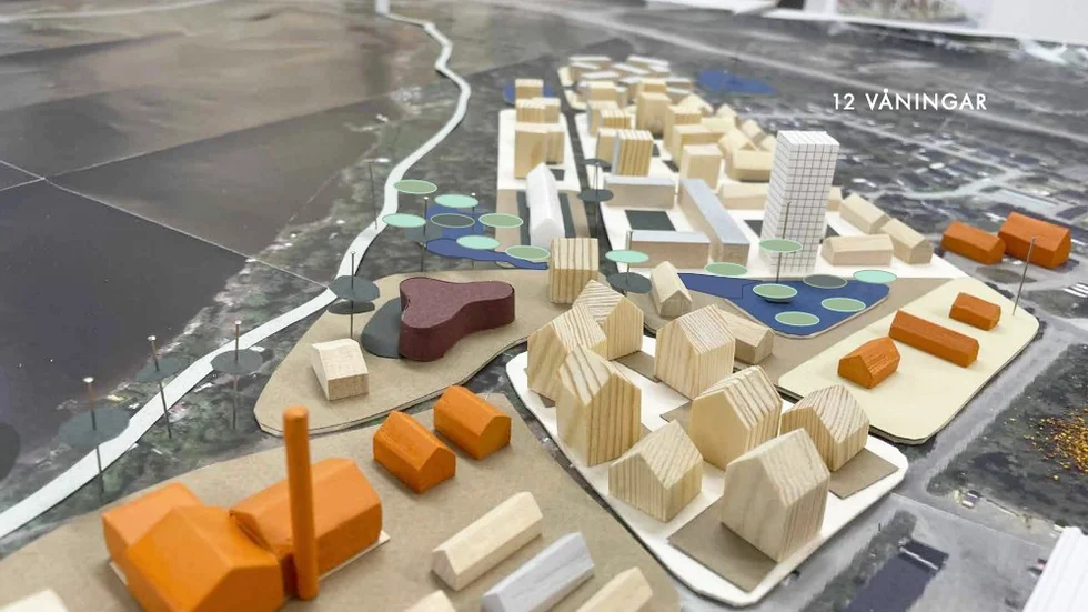 Så här kan husen placeras om tankarna på en bomässa i Skelleftehamn genomförs. Det orange huset närmast är en befintlig byggnad; maskinhuset i Sävenäs. 
