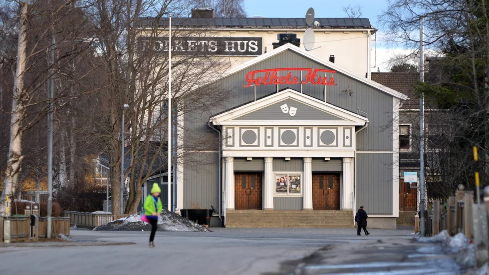 Folkets hus i Skelleftehamn har det besvärligt. Det hänger nu ett konkurshot över anläggningen.