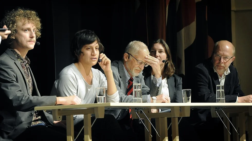 Filmarna William Johansson och Lars Edman tillsammans med Rönnskärs före detta miljöchef Rolf Svedberg, Bolidens informationschef Marcela Sylvander och Rönnskärs dåvarande platschef Roger Sundqvist under debatten som Norran höll i när ”Blybarnen” visats på Nordanå hösten 2009. Arkivbild: Roine Sandlén
